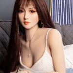 D31009 06ラブドールの流行はそれについての懸念と議論を引き起こします