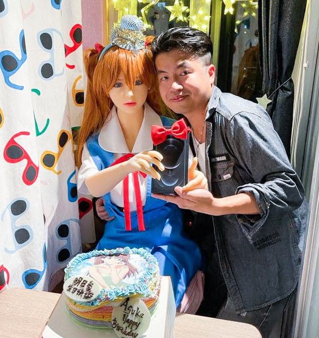 ラブドールとの結婚を決意した男 - lQLPDhsmGA4ch9PNApHNAmywupIS6hMuJBsCDxYZE8CUAA 620 657 lQLPDhsmGA4ch9PNApHNAmywupIS6hMuJBsCDxYZE8CUAA 620 657ラブドールとの結婚を決意した男