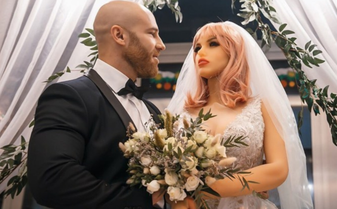 ラブドールとの結婚を決意した男 - lQLPDhsmGBXcLanNAaHNAqGwkXekE9m52zwCDxYmjcCqAA 673 417 lQLPDhsmGBXcLanNAaHNAqGwkXekE9m52zwCDxYmjcCqAA 673 417ラブドールとの結婚を決意した男
