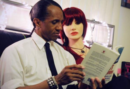 lQLPDhsqDdin3 3NAWnNAg6woUv5 3QUJboCFZMQQMCtAA 526 361ジャックとマリリン・ザ・ラブドールの都会的孤独の物語